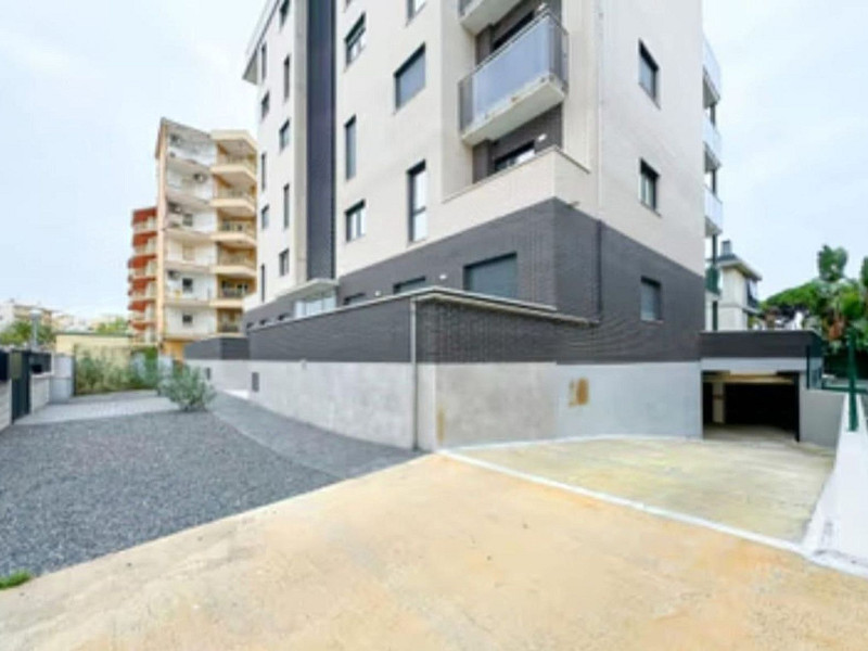 Modern and exclusive penthouse with sea views in La Pineda, Tarragona. Photo:  16
