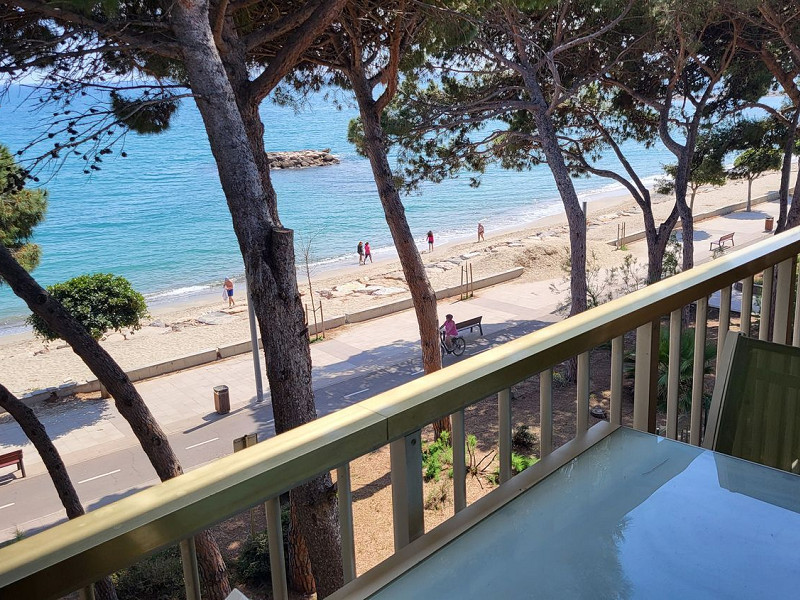 Seafront apartment with communal garden in Cambrils, Costa Dorada. Photo:  2