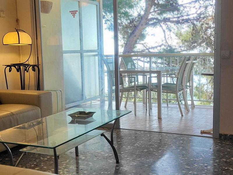 Seafront apartment with communal garden in Cambrils, Costa Dorada. Photo:  4