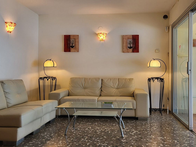 Seafront apartment with communal garden in Cambrils, Costa Dorada. Photo:  6