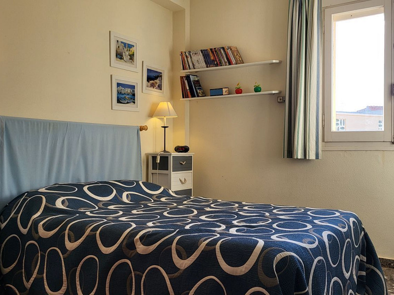 Seafront apartment with communal garden in Cambrils, Costa Dorada. Photo:  21