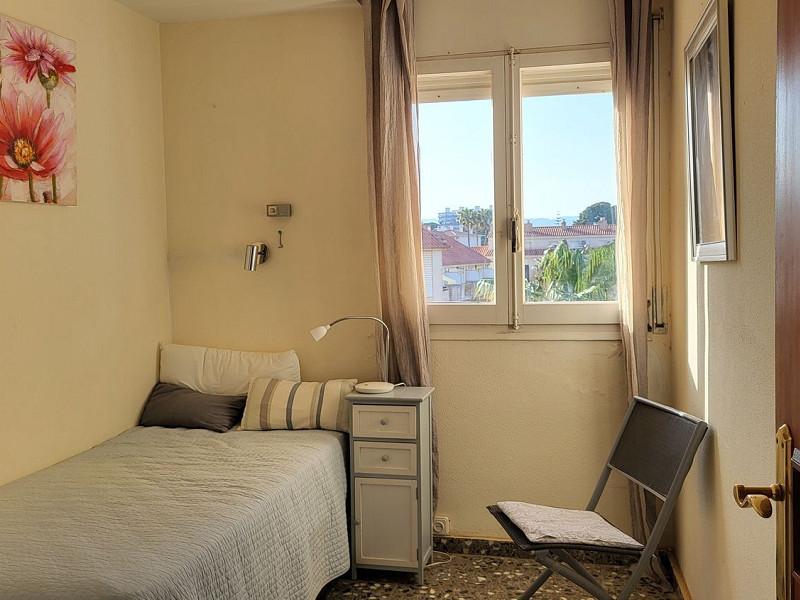Seafront apartment with communal garden in Cambrils, Costa Dorada. Photo:  25