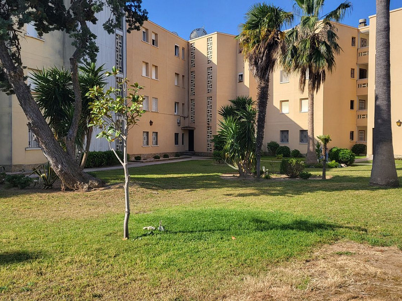 Seafront apartment with communal garden in Cambrils, Costa Dorada. Photo:  33
