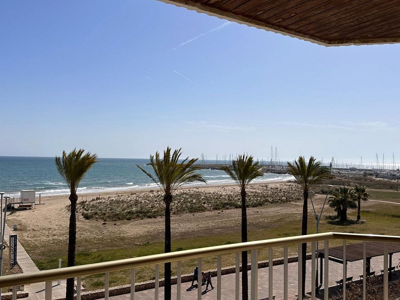 Квартира на первой линии моря с фронтальным видом в Segur de Calafell. Фото:  16