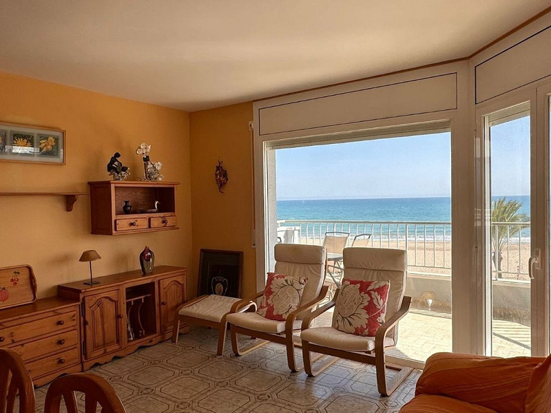 Квартира на первой линии моря с фронтальным видом в Segur de Calafell. Фото:  18