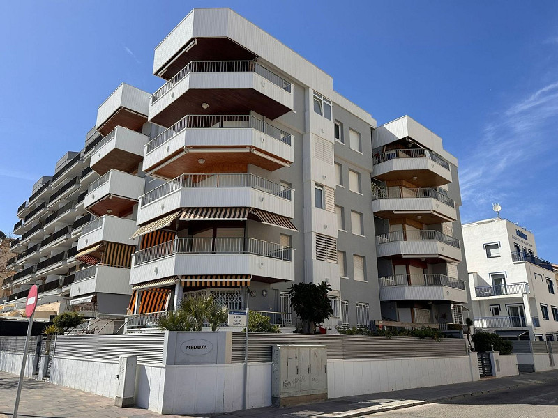 Квартира на первой линии моря с фронтальным видом в Segur de Calafell. Фото:  45