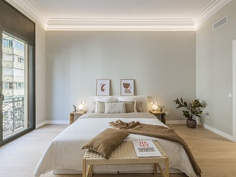 Роскошная отремонтированная квартира с четырьмя спальнями и тремя сьютами в Сан-Жервази-Гальвани, Барселона. Фото:  30