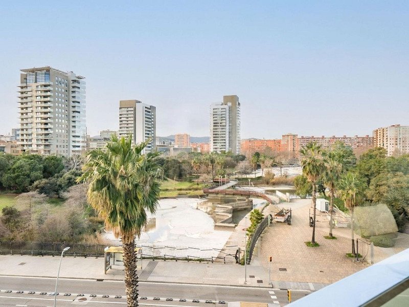 Exclusive apartment with large terrace by the sea in Diagonal Mar, Barcelona. Photo:  3