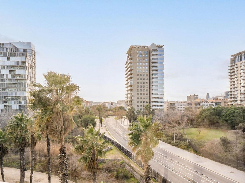 Exclusive apartment with large terrace by the sea in Diagonal Mar, Barcelona. Photo:  14