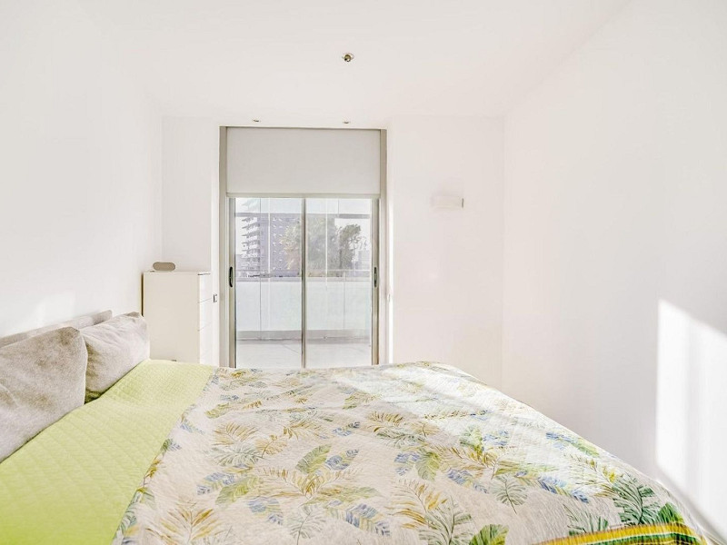 Exclusive apartment with large terrace by the sea in Diagonal Mar, Barcelona. Photo:  32