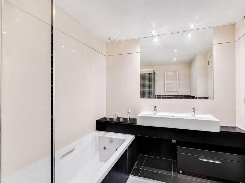 Exclusive apartment with large terrace by the sea in Diagonal Mar, Barcelona. Photo:  40