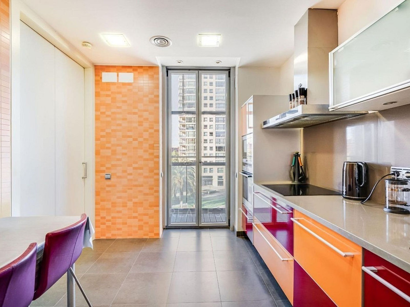 Exclusive apartment with large terrace by the sea in Diagonal Mar, Barcelona. Photo:  47