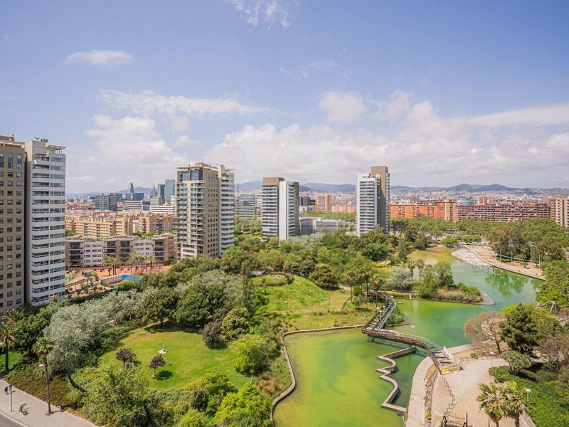 Exclusive bright apartment near the sea in Diagonal Mar, Barcelona. Photo:  4