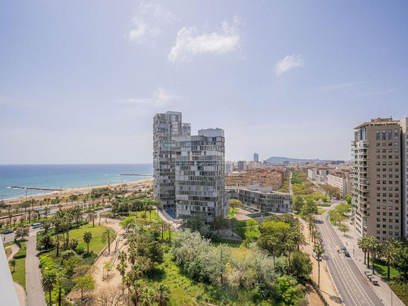 Exclusive bright apartment near the sea in Diagonal Mar, Barcelona. Photo:  12