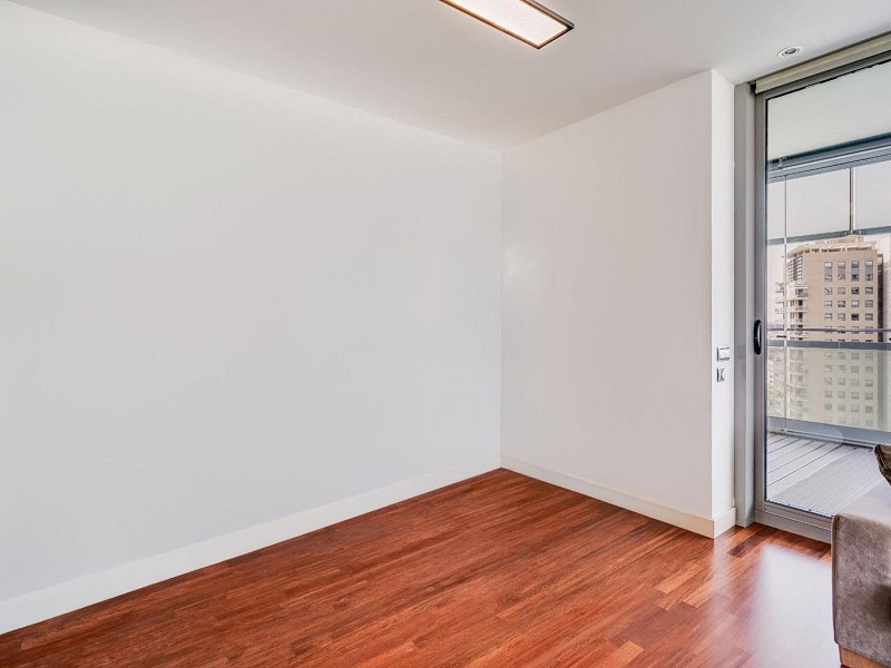 Exclusive bright apartment near the sea in Diagonal Mar, Barcelona. Photo:  23