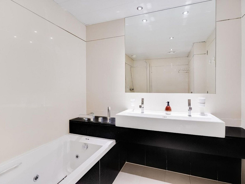 Exclusive bright apartment near the sea in Diagonal Mar, Barcelona. Photo:  31