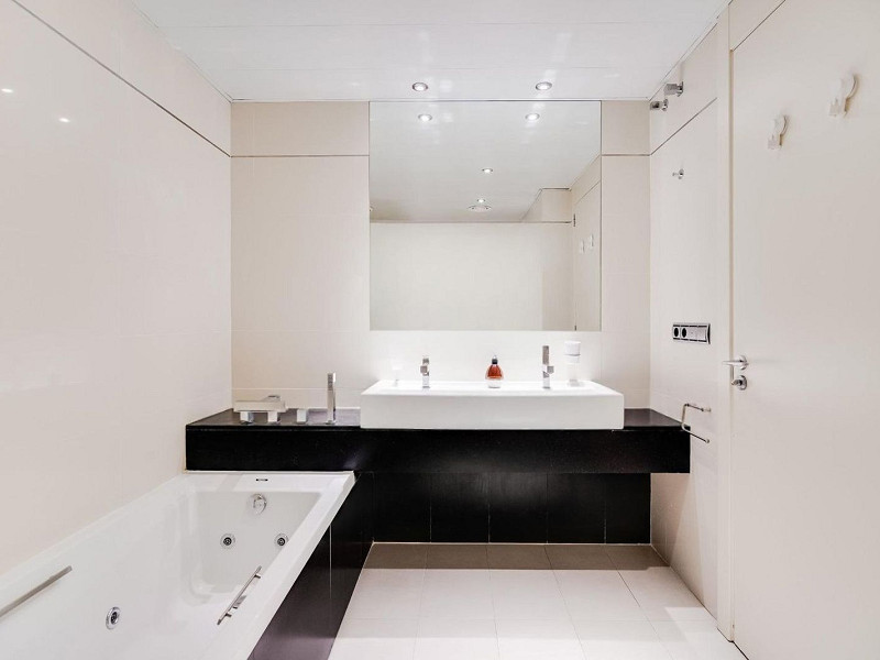Exclusive bright apartment near the sea in Diagonal Mar, Barcelona. Photo:  32