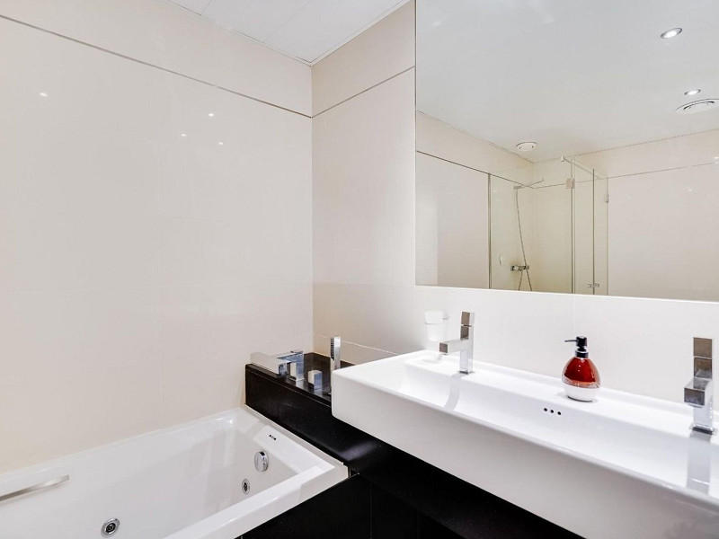 Exclusive bright apartment near the sea in Diagonal Mar, Barcelona. Photo:  33