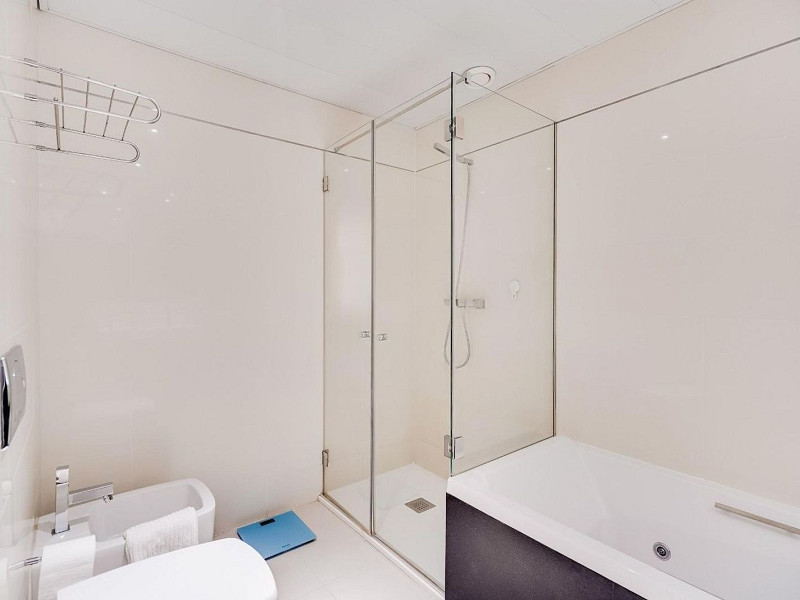 Exclusive bright apartment near the sea in Diagonal Mar, Barcelona. Photo:  34