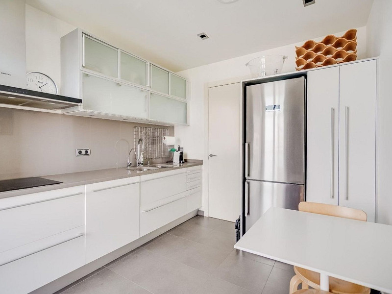 Exclusive bright apartment near the sea in Diagonal Mar, Barcelona. Photo:  37