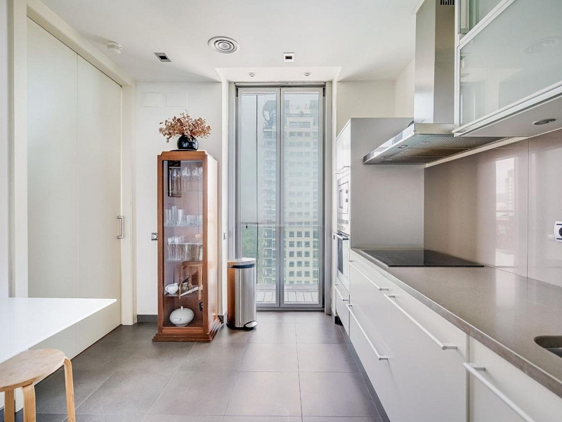 Exclusive bright apartment near the sea in Diagonal Mar, Barcelona. Photo:  40