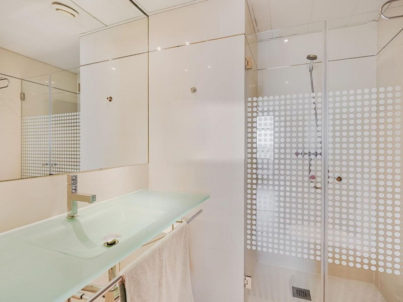Exclusive bright apartment near the sea in Diagonal Mar, Barcelona. Photo:  42