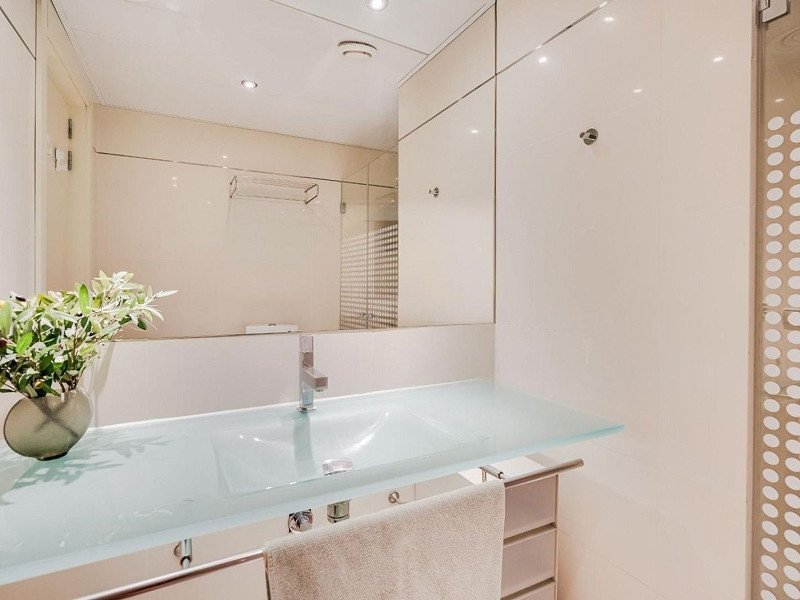 Exclusive bright apartment near the sea in Diagonal Mar, Barcelona. Photo:  43