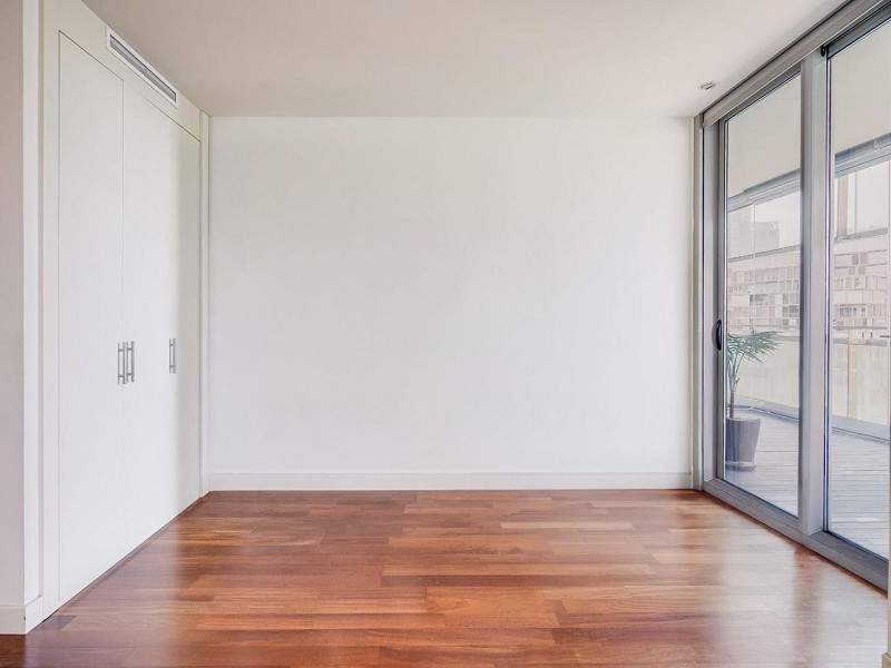 Exclusive bright apartment near the sea in Diagonal Mar, Barcelona. Photo:  45