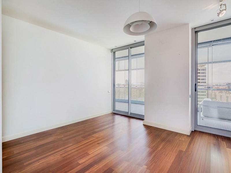 Exclusive bright apartment near the sea in Diagonal Mar, Barcelona. Photo:  46