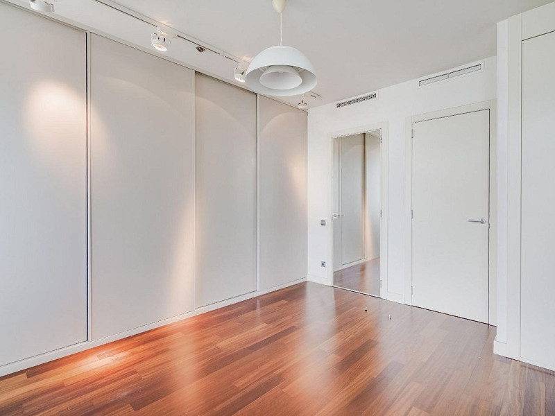 Exclusive bright apartment near the sea in Diagonal Mar, Barcelona. Photo:  47