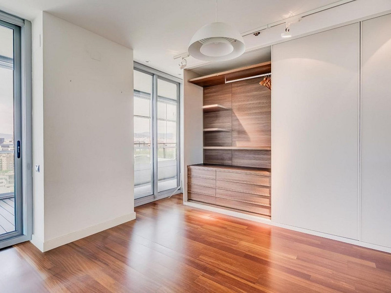 Exclusive bright apartment near the sea in Diagonal Mar, Barcelona. Photo:  49