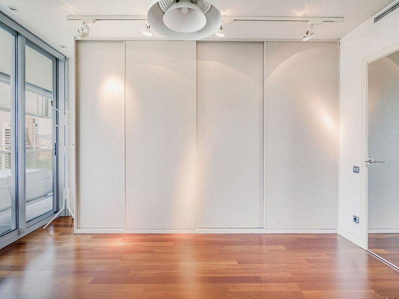 Exclusive bright apartment near the sea in Diagonal Mar, Barcelona. Photo:  51
