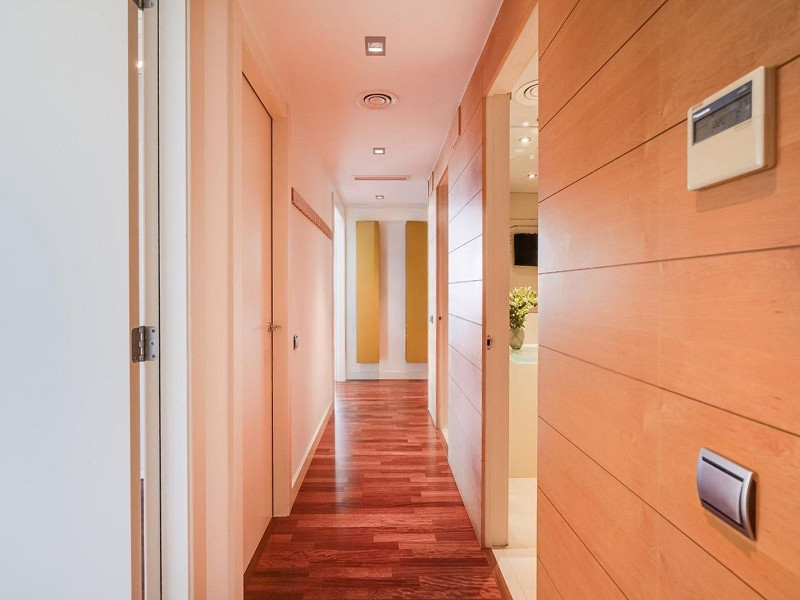 Exclusive bright apartment near the sea in Diagonal Mar, Barcelona. Photo:  54