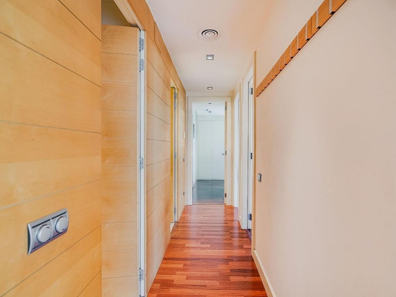 Exclusive bright apartment near the sea in Diagonal Mar, Barcelona. Photo:  55