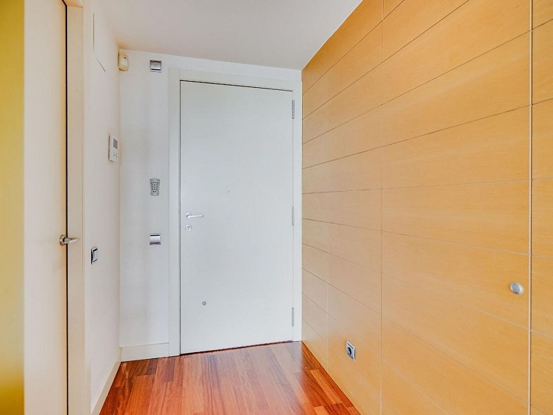 Exclusive bright apartment near the sea in Diagonal Mar, Barcelona. Photo:  57