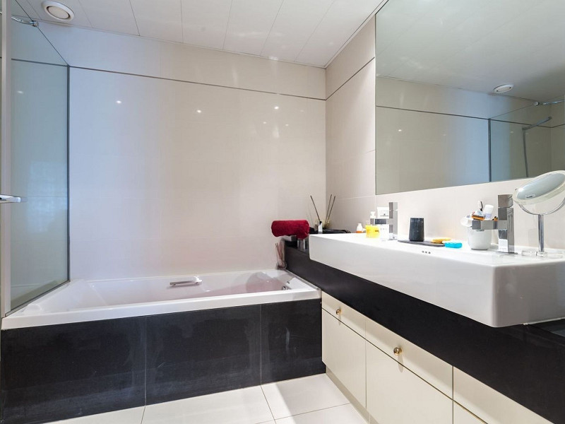 Exclusive frontline sea-view apartment in Diagonal Mar, Barcelona. Photo:  21