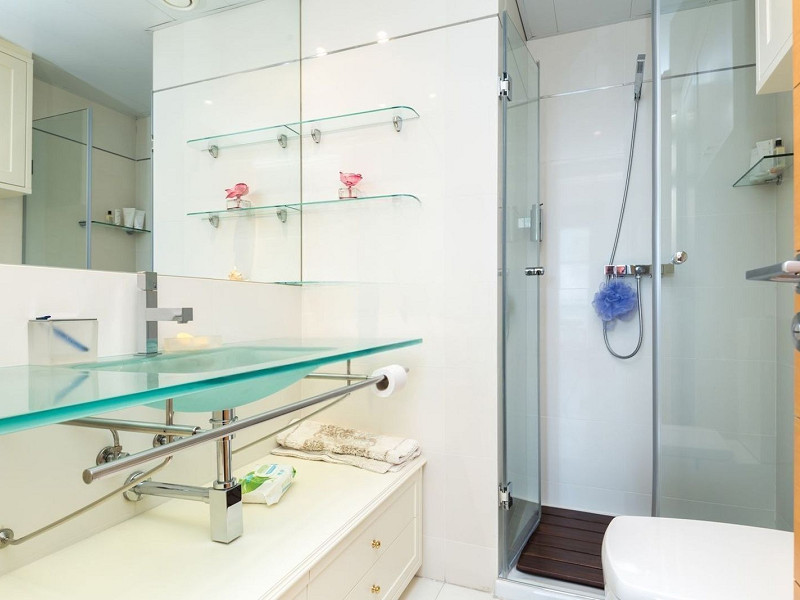 Exclusive frontline sea-view apartment in Diagonal Mar, Barcelona. Photo:  30