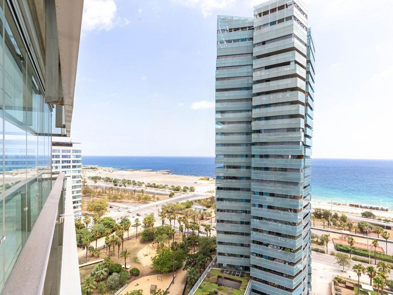 Elegant sea-view apartment in Diagonal Mar, Barcelona. Photo:  4