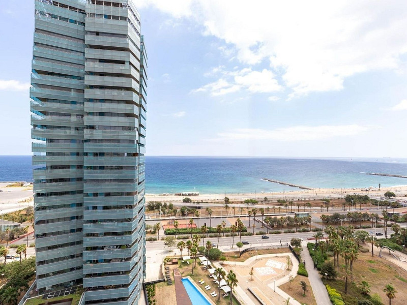 Elegant sea-view apartment in Diagonal Mar, Barcelona. Photo:  6