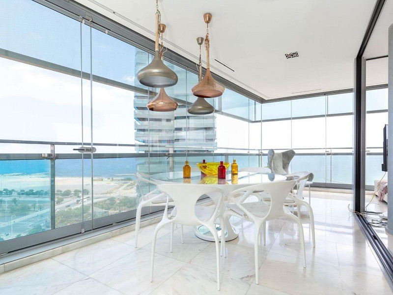 Elegant sea-view apartment in Diagonal Mar, Barcelona. Photo:  7