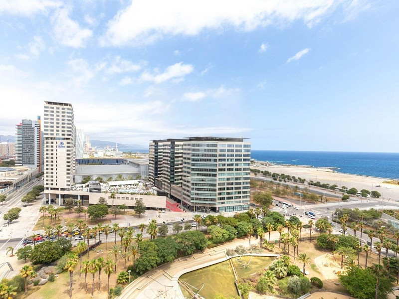 Elegant sea-view apartment in Diagonal Mar, Barcelona. Photo:  8