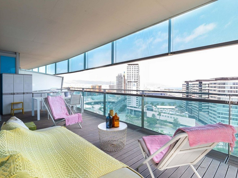 Elegant sea-view apartment in Diagonal Mar, Barcelona. Photo:  12