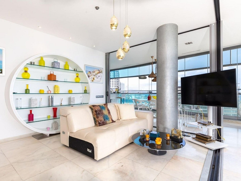 Elegant sea-view apartment in Diagonal Mar, Barcelona. Photo:  16