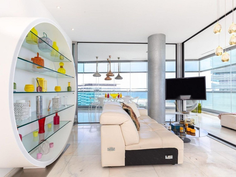 Elegant sea-view apartment in Diagonal Mar, Barcelona. Photo:  17