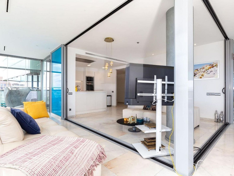 Elegant sea-view apartment in Diagonal Mar, Barcelona. Photo:  21