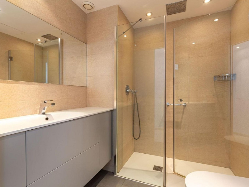 Elegant sea-view apartment in Diagonal Mar, Barcelona. Photo:  24