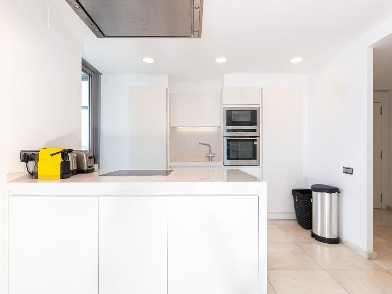 Elegant sea-view apartment in Diagonal Mar, Barcelona. Photo:  25