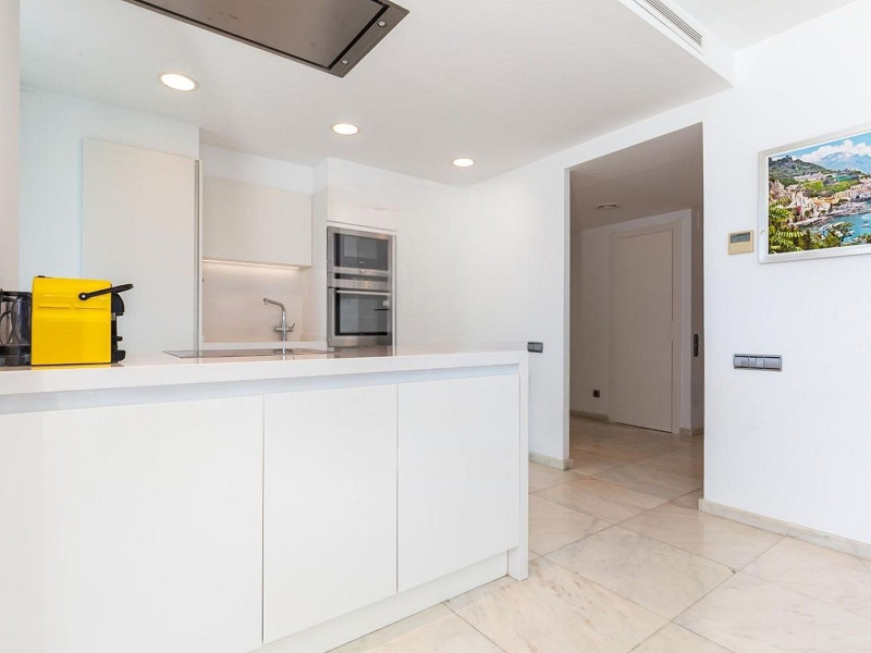 Elegant sea-view apartment in Diagonal Mar, Barcelona. Photo:  26