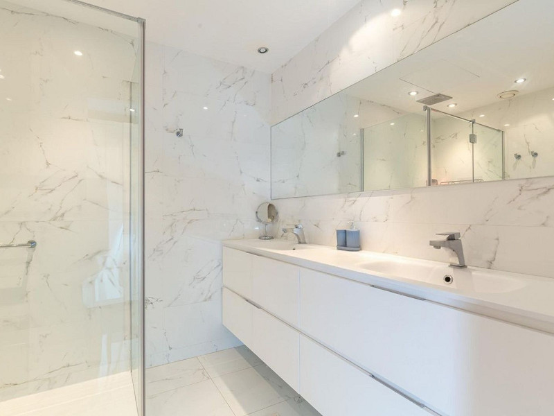 Elegant sea-view apartment in Diagonal Mar, Barcelona. Photo:  29
