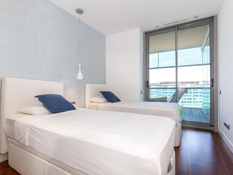 Elegant sea-view apartment in Diagonal Mar, Barcelona. Photo:  30